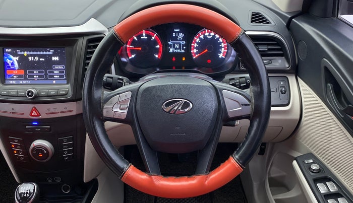 2019 Mahindra XUV300 W6 1.5 DIESEL, Diesel, Manual, 54,443 km, Steering Wheel Close Up