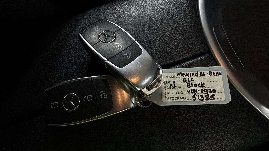 2020 Mercedes-benz GLC 300 4matic, Automatic, 78067 km, Key Close-up