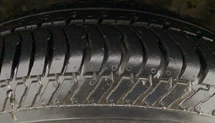 2011 Maruti Ritz VXI, Petrol, Manual, 37,300 km, Left Rear Tyre Tread