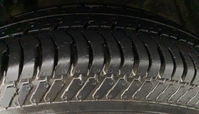 2011 Maruti Ritz VXI, Petrol, Manual, 37,300 km, Left Front Tyre Tread