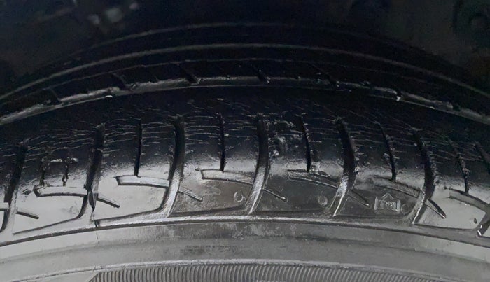 2015 Hyundai Verna FLUIDIC 1.6 VTVT S, Petrol, Manual, 32,248 km, Right Rear Tyre Tread
