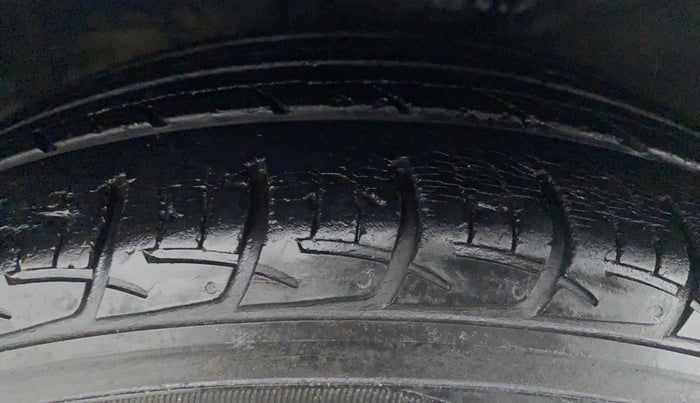 2015 Hyundai Verna FLUIDIC 1.6 VTVT S, Petrol, Manual, 32,248 km, Left Front Tyre Tread