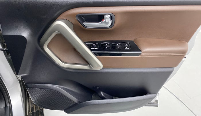 2022 Mahindra SCORPIO-N Z8 L DIESEL AT 2WD 6 STR, Diesel, Automatic, 11,104 km, Driver Side Door Panels Control