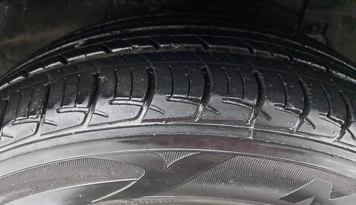 2016 Maruti Ciaz VXI PLUS, Petrol, Manual, 48,439 km, Right Front Tyre Tread