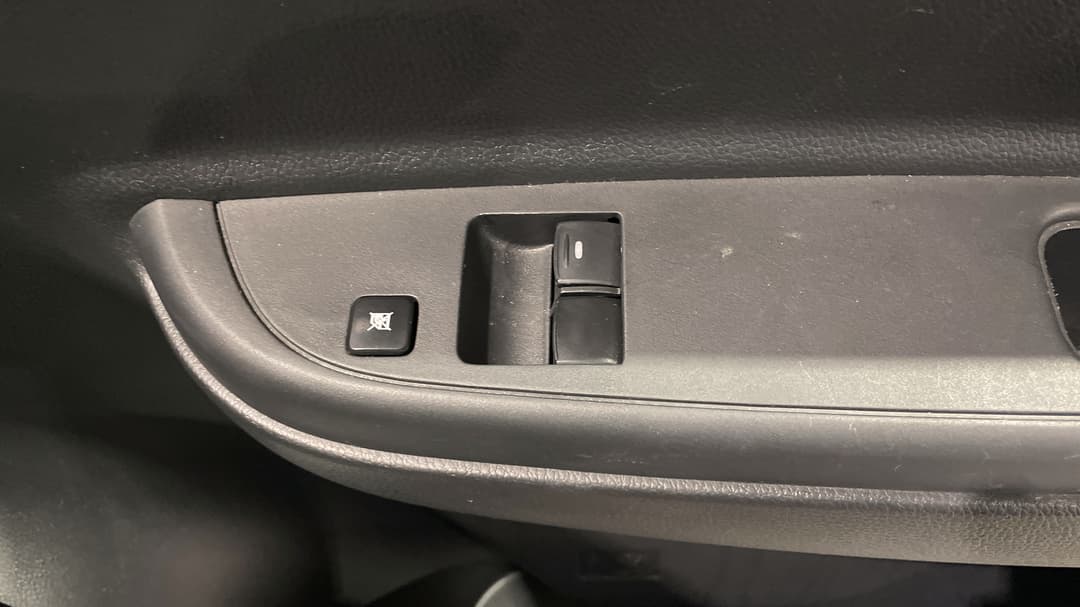 2023 Mitsubishi Triton Glx (4x2), Automatic, 4780 km, Drivers Side Door Panel Controls