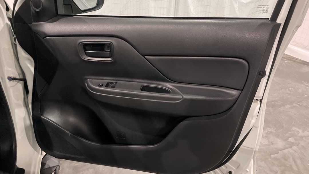 2023 Mitsubishi Triton Glx (4x2), Automatic, 4780 km, Speaker View