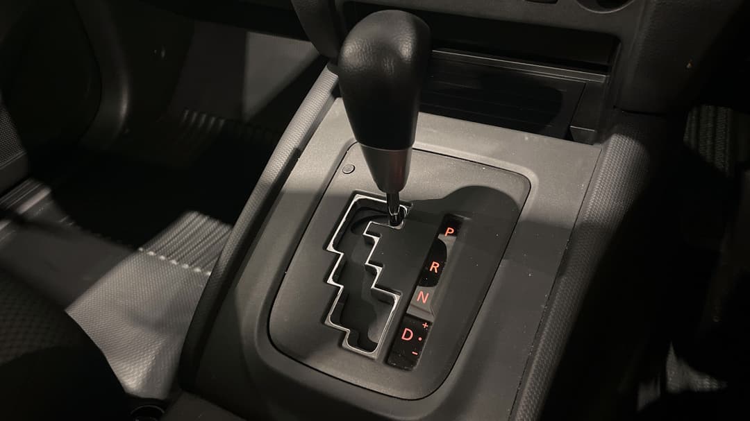 2023 Mitsubishi Triton Glx (4x2), Automatic, 4780 km, Gear Lever 