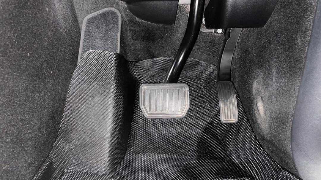 2023 Tesla Model Y Rear-wheel Drive, Automatic, 61253 km, Pedals and Footmat