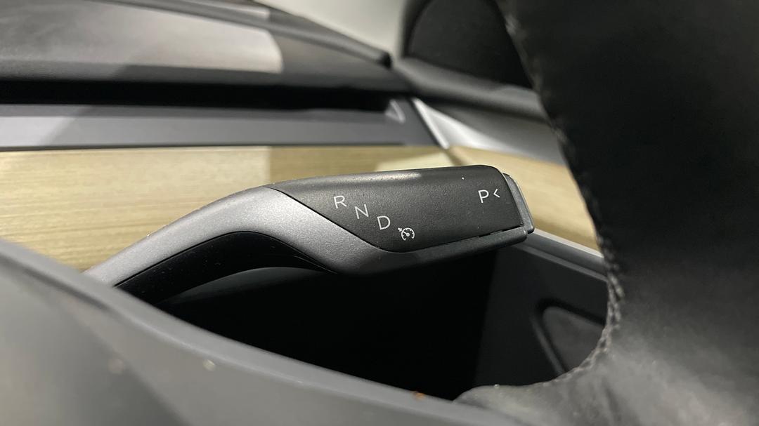 2023 Tesla Model Y Rear-wheel Drive, Automatic, 61253 km, Gear Lever 