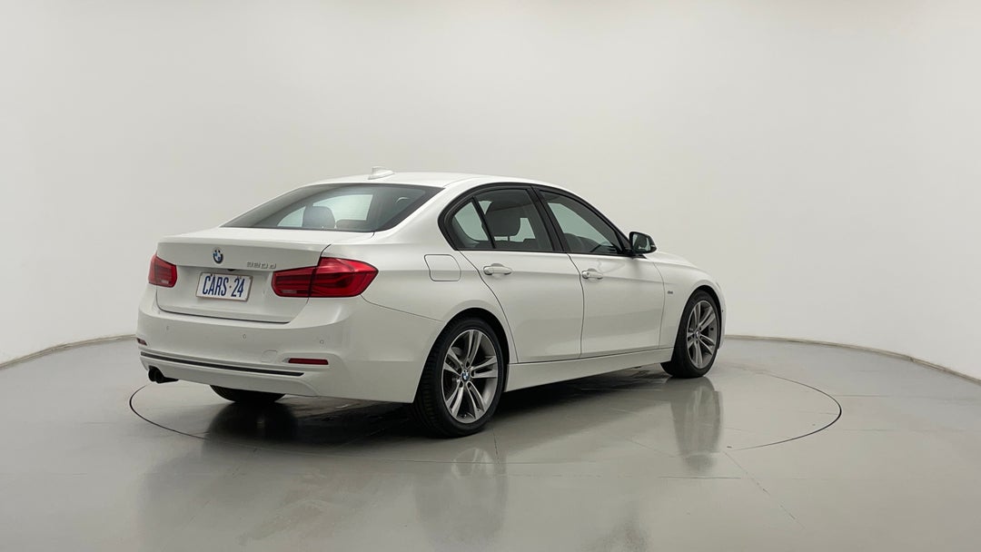 Right Back Diagonal (45- Degree) View