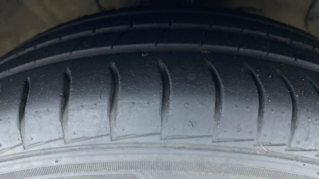 Right Front Tyre Tread