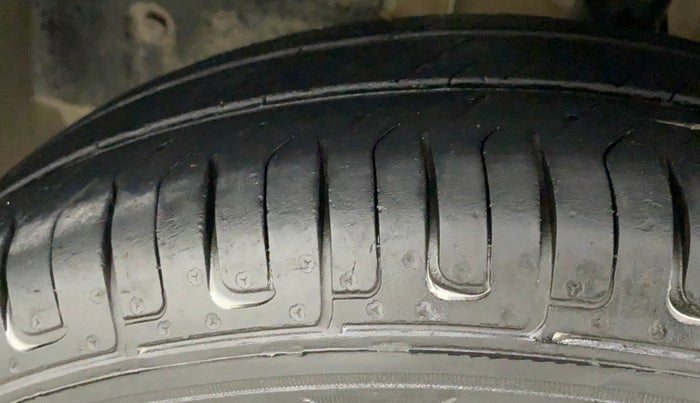 2019 Renault TRIBER RXL MT, Petrol, Manual, 57,406 km, Left Front Tyre Tread