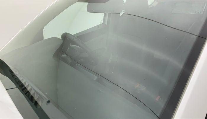 2019 Renault TRIBER RXL MT, Petrol, Manual, 57,406 km, Front windshield - Minor spot on windshield