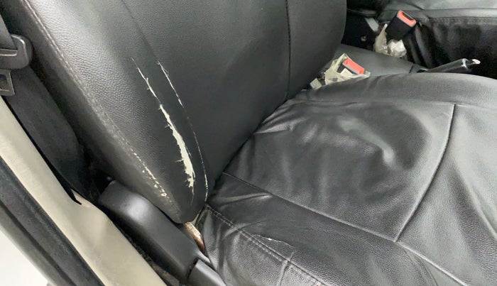 2019 Renault TRIBER RXL MT, Petrol, Manual, 57,406 km, Driver seat - Cover slightly torn