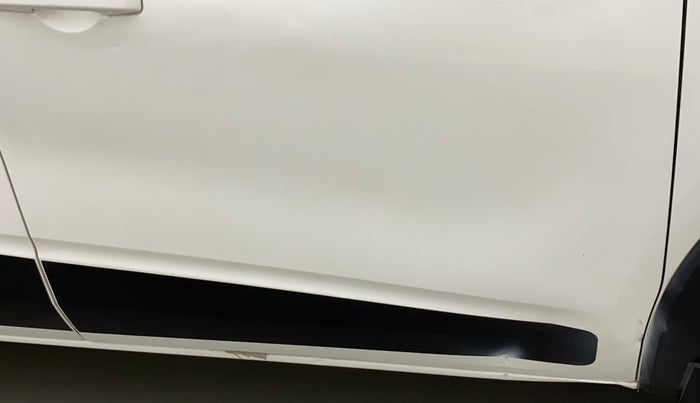 2019 Renault TRIBER RXL MT, Petrol, Manual, 57,406 km, Driver-side door - Minor scratches