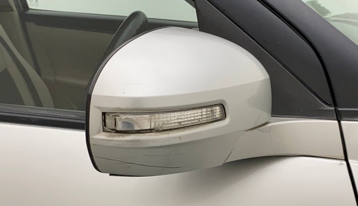 2013 Maruti Swift Dzire ZDI, Diesel, Manual, 55,273 km, Right rear-view mirror - Indicator light has minor damage