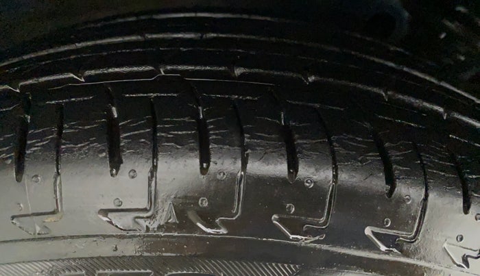 2017 Maruti IGNIS ZETA 1.2, Petrol, Manual, 5,231 km, Right Rear Tyre Tread
