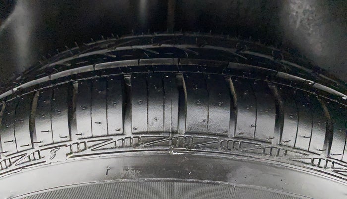 2012 Maruti Swift Dzire ZXI, CNG, Manual, 99,641 km, Right Rear Tyre Tread