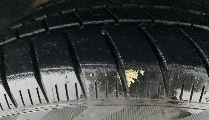 2012 Tata Manza AURA ABS QUADRAJET BS IV, Diesel, Manual, 69,096 km, Right Front Tyre Tread