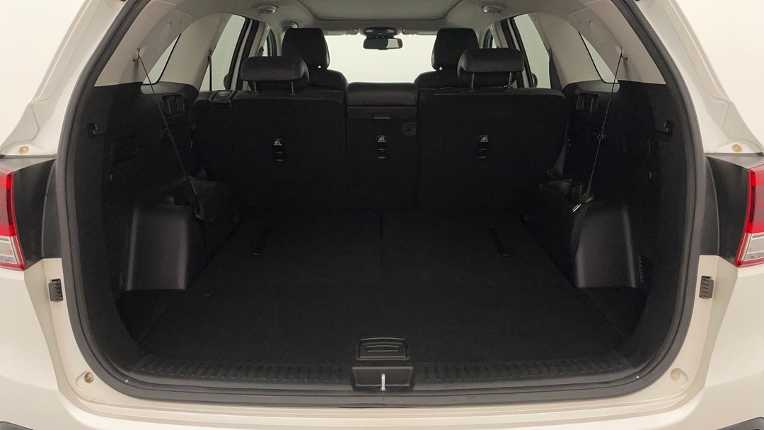 2016 Kia Sorento Platinum (4x4), Automatic, 115741 km, Boot Inside View