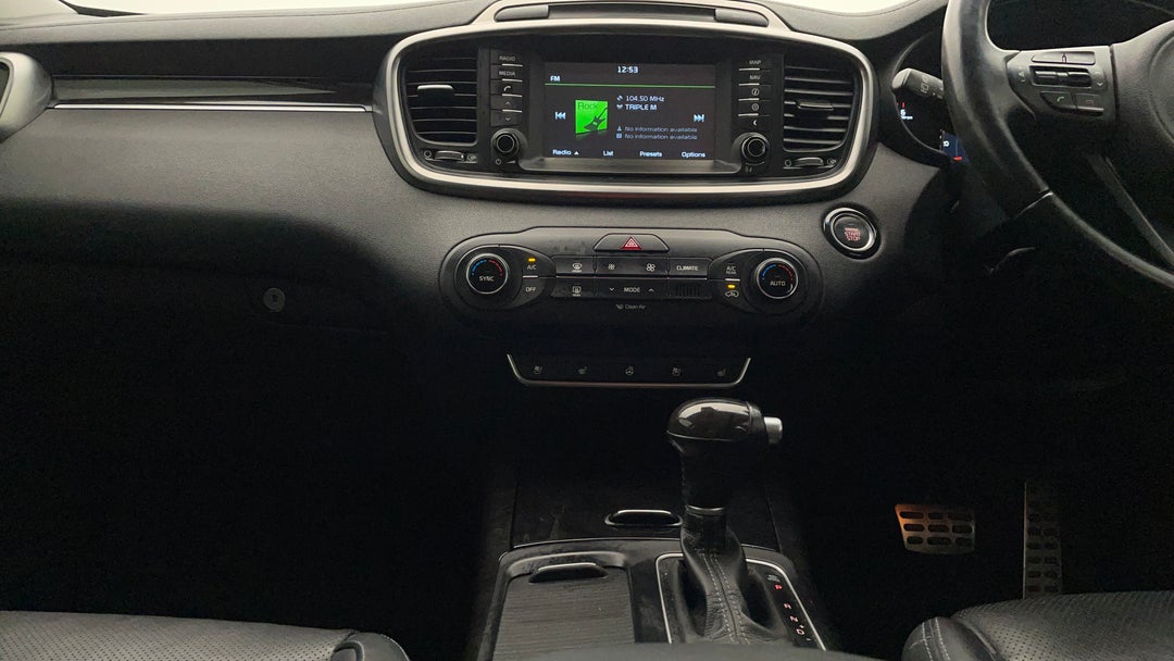 2016 Kia Sorento Platinum (4x4), Automatic, 115741 km, Center Console