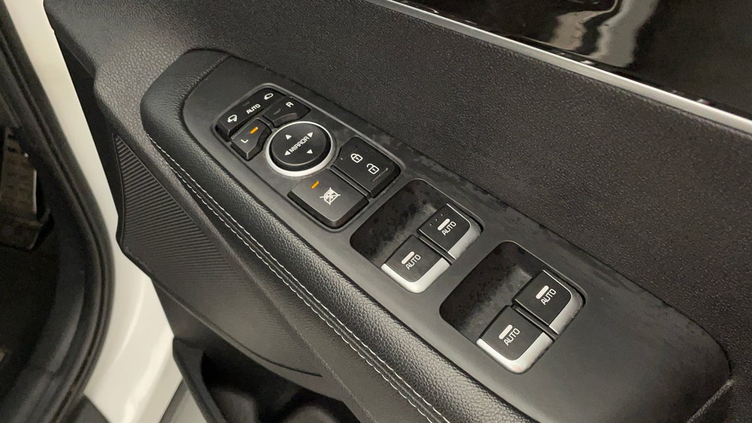 2016 Kia Sorento Platinum (4x4), Automatic, 115741 km, Drivers Side Door Panel Controls