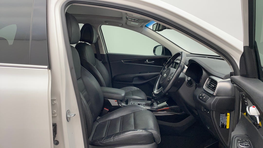 2016 Kia Sorento Platinum (4x4), Automatic, 115741 km, Right Side Front Door Cabin View