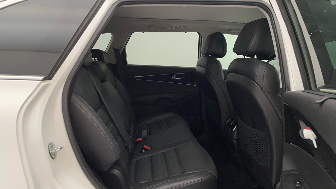 2016 Kia Sorento Platinum (4x4), Automatic, 115741 km, Right Side Rear Door Cabin View