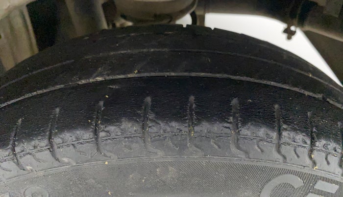 2015 Maruti Alto 800 LXI, CNG, Manual, 1,00,249 km, Left Rear Tyre Tread