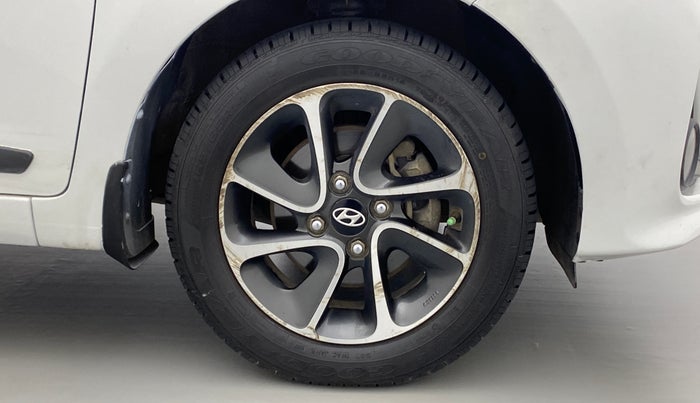 2017 Hyundai Grand i10 SPORTZ (O) 1.2 AT VTVT, Petrol, Automatic, 78,100 km, Right Front Wheel