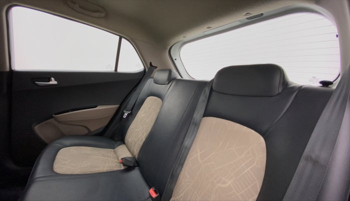2017 Hyundai Grand i10 SPORTZ (O) 1.2 AT VTVT, Petrol, Automatic, 78,100 km, Right Side Rear Door Cabin