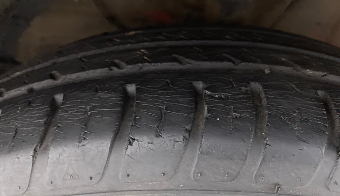 2018 Maruti Swift VDI AMT, Diesel, Automatic, 67,819 km, Left Front Tyre Tread