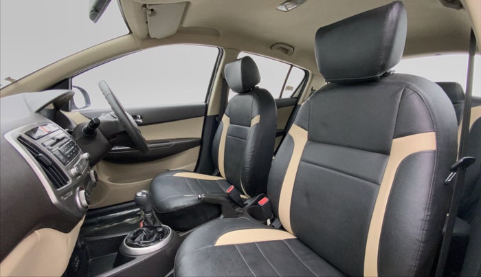 2013 Hyundai i20 MAGNA O 1.4 CRDI, Diesel, Manual, 71,348 km, Right Side Front Door Cabin