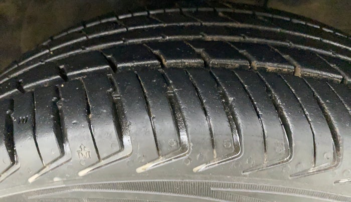 2013 Maruti Wagon R Stingray VXI, Petrol, Manual, 84,537 km, Right Front Tyre Tread