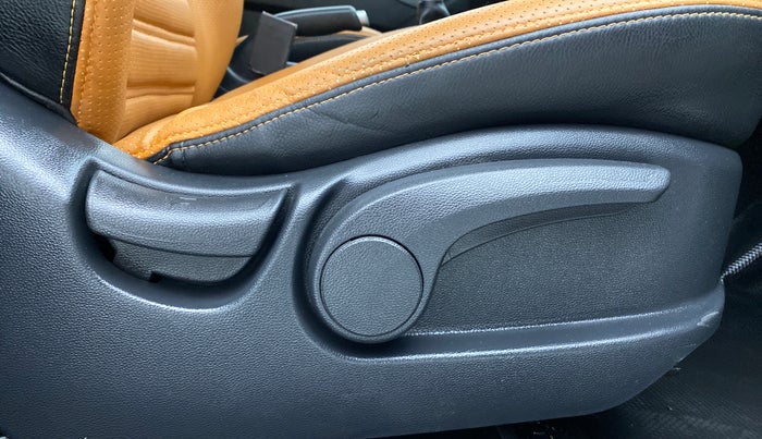2018 Hyundai Creta 1.6 SX PLUS PETROL, Petrol, Manual, 31,594 km, Driver Side Adjustment Panel