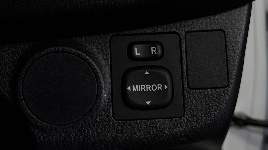 2018 Toyota Yaris Ascent, Automatic, 51945 km, Utility Switches/Buttons