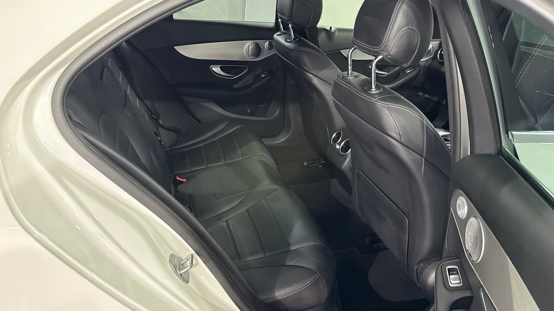 2019 Mercedes-benz C300 C300, Automatic, 58323 km, Right Side Rear Door Cabin View