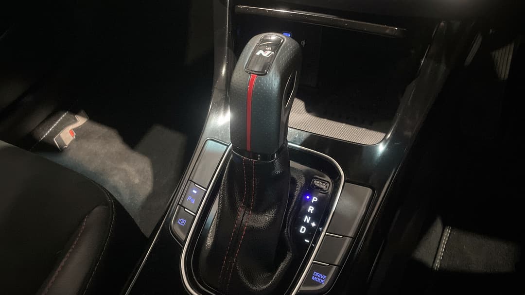 2024 Hyundai i30 N Line, Automatic, 26134 km, Gear Lever 