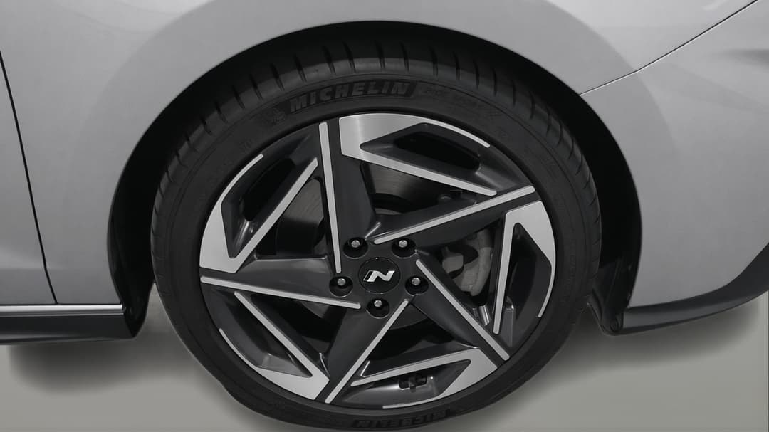 2024 Hyundai i30 N Line, Automatic, 26134 km, Right Front Wheel