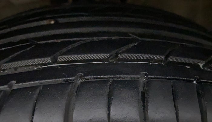 2015 Maruti Swift VXI D, Petrol, Manual, 53,522 km, Right Rear Tyre Tread