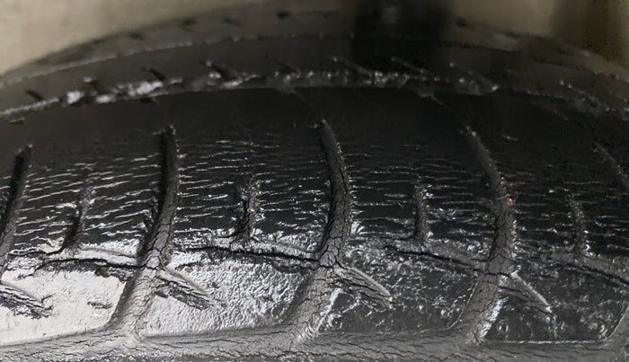 2015 Maruti Celerio VXI CNG, CNG, Manual, 83,562 km, Left Rear Tyre Tread