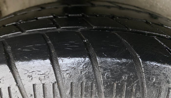 2015 Maruti Celerio VXI CNG, CNG, Manual, 83,562 km, Right Rear Tyre Tread