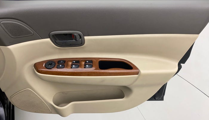2010 Hyundai Verna TRANSFORM 1.6 VTVT, Petrol, Manual, 86,265 km, Driver Side Door Panels Control