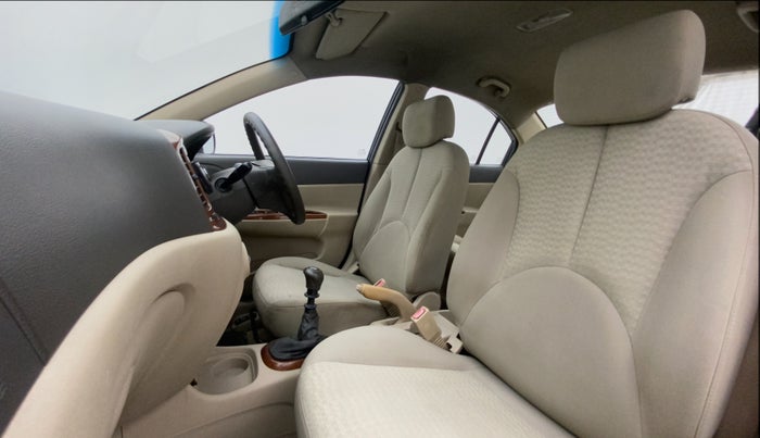 2010 Hyundai Verna TRANSFORM 1.6 VTVT, Petrol, Manual, 86,265 km, Right Side Front Door Cabin