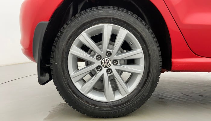 2012 Volkswagen Polo HIGHLINE1.2L PETROL, Petrol, Manual, 1,26,553 km, Right Rear Wheel