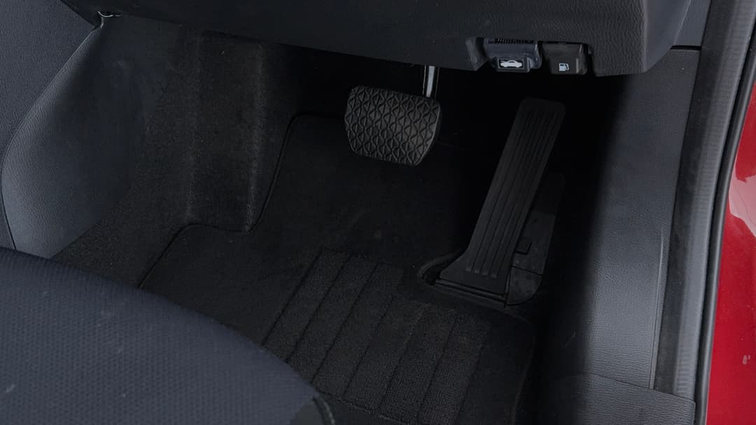 2016 Mazda Mazda2 Maxx, Automatic, 20707 km, Pedals and Footmat