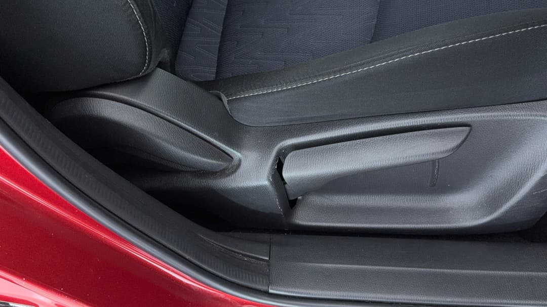 2016 Mazda Mazda2 Maxx, Automatic, 20707 km, Drivers Side Adjustment Panel