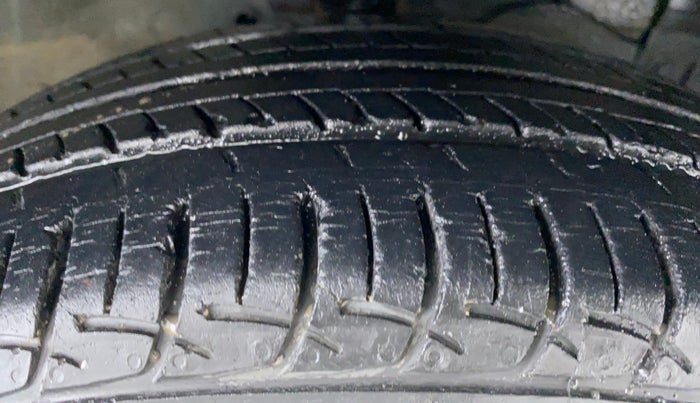2017 Maruti Ciaz DELTA 1.4 VVT, Petrol, Manual, 50,739 km, Right Front Tyre Tread
