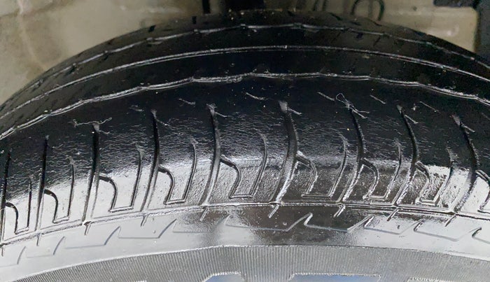 2015 Maruti Swift VDI ABS, Diesel, Manual, 99,022 km, Right Front Tyre Tread