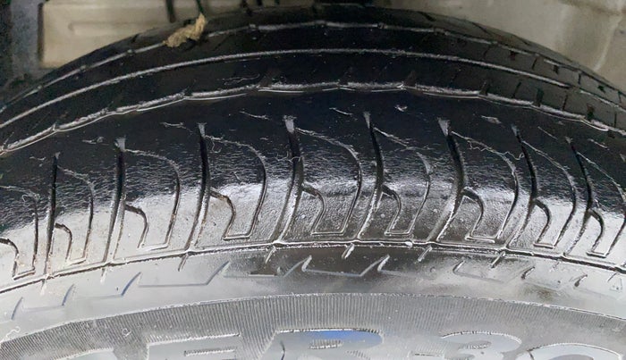 2015 Maruti Swift VDI ABS, Diesel, Manual, 99,022 km, Left Front Tyre Tread